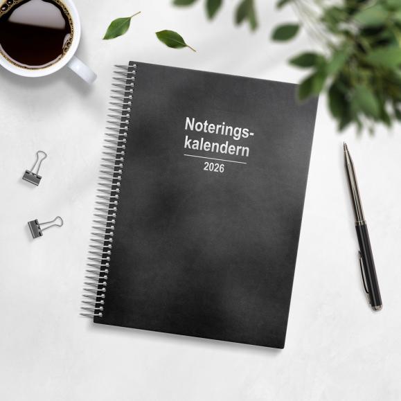  Kalender 2026 Noteringskalendern svart konstläder