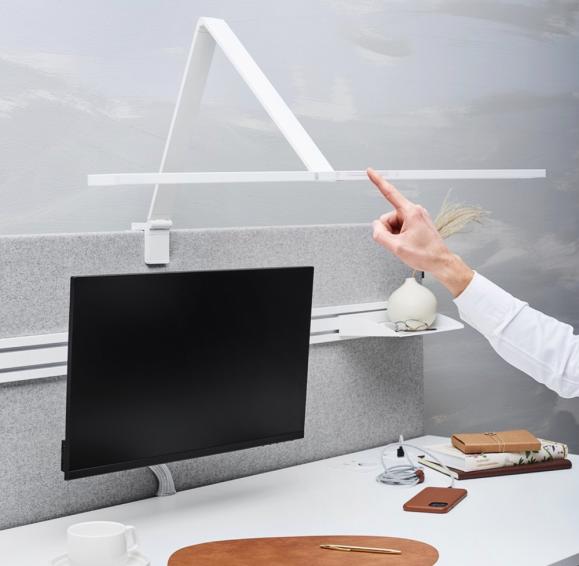  Skrivbordslampa Lykke led vit, med fäste för bordsskärm