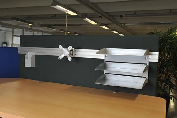  Montageskena aluminium 1350mm till bordsskärm silverfärg