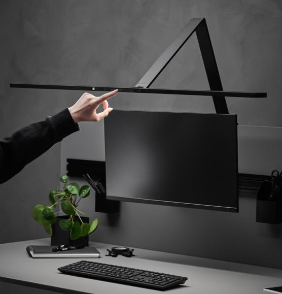  Skrivbordslampa Lykke led svart, med fäste för bordsskärm