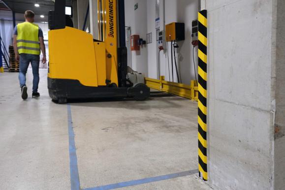  Väggskydd av polyuretanskum rak mått 60x20mm