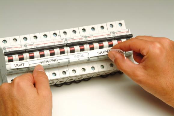  Märkband Dymo Industri polyestertejp 12mm x 5,5meter svart/vit