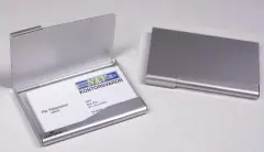  Visitkortsask av metall f&ouml;r 20 kort silverf&auml;rgad